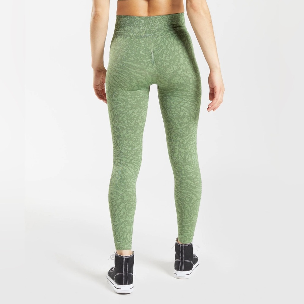 Gymshark green animal print workout activewear set - Picture 4 of 9